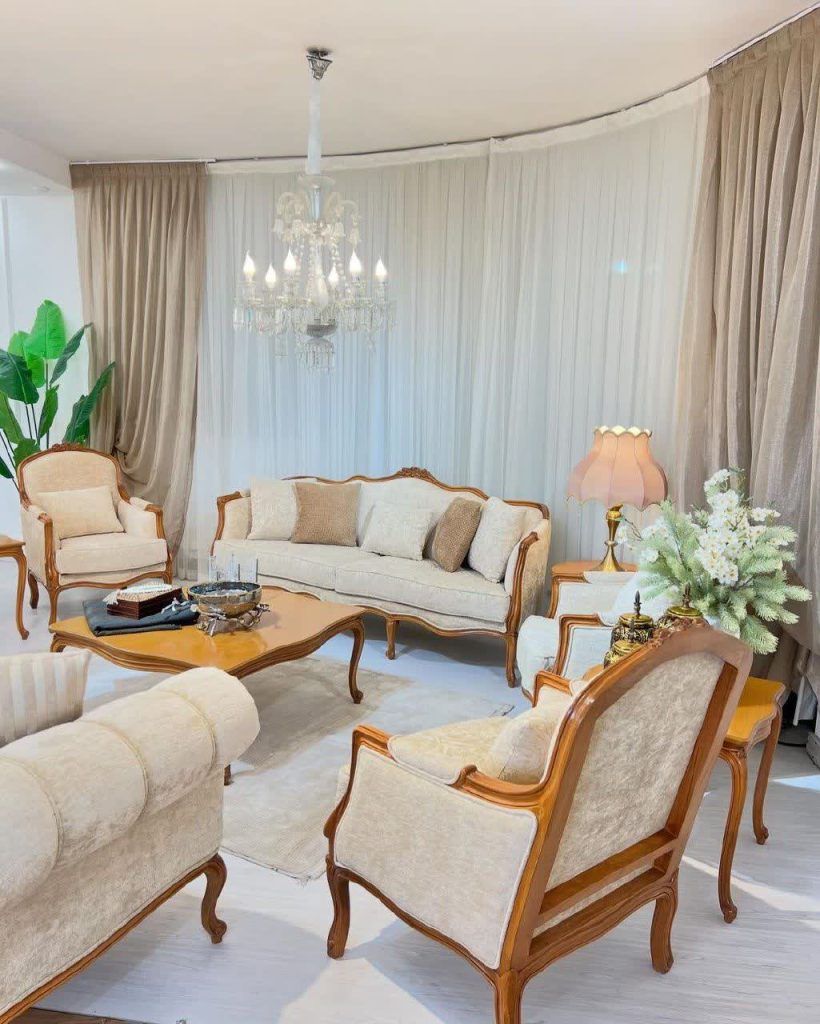 مبل کلاسیک فرانسوی سه گل تاج